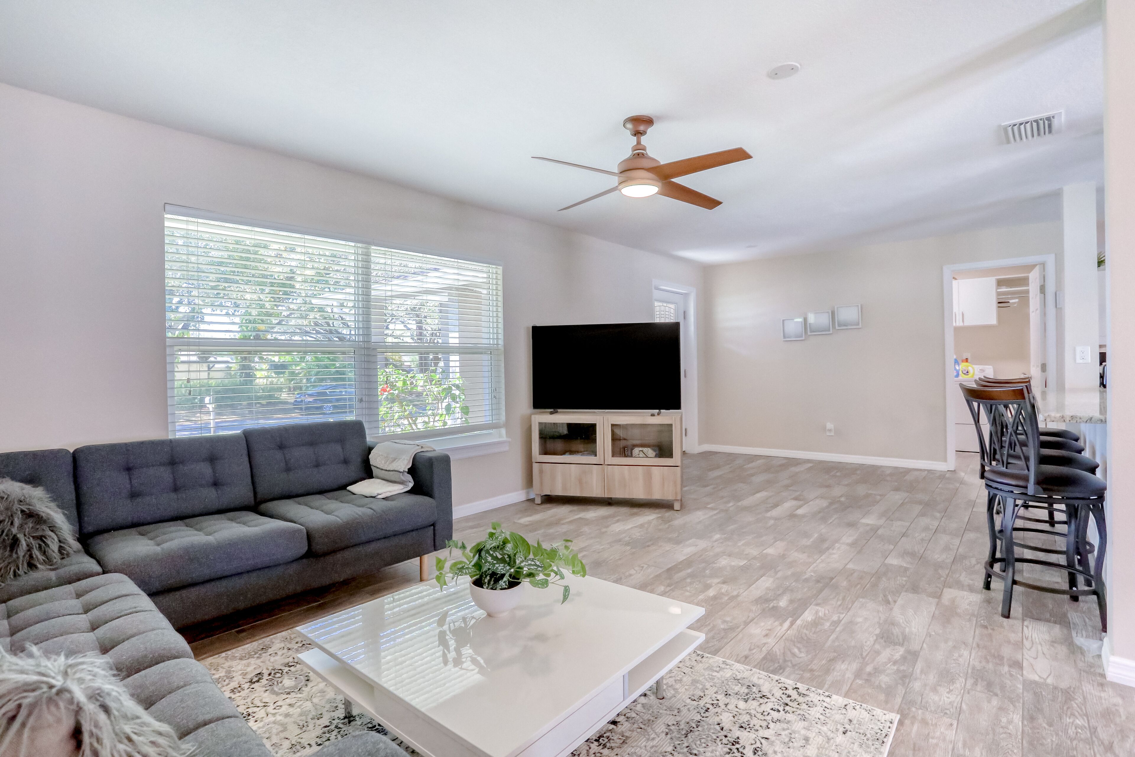 Newly remodeled home with pool, fire pit, enclosed yard, & WiFi - snowbirds OK