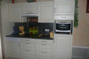Frigorífic, microones, forn i placa de cuina 