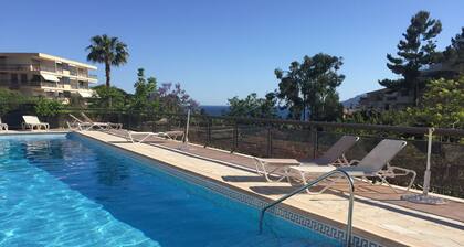 CANNES: Comfortable studio in the Croix des gardes residential area