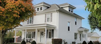 Charming Nauvoo Farmhouse - 1 mile from Nauvoo Temple
