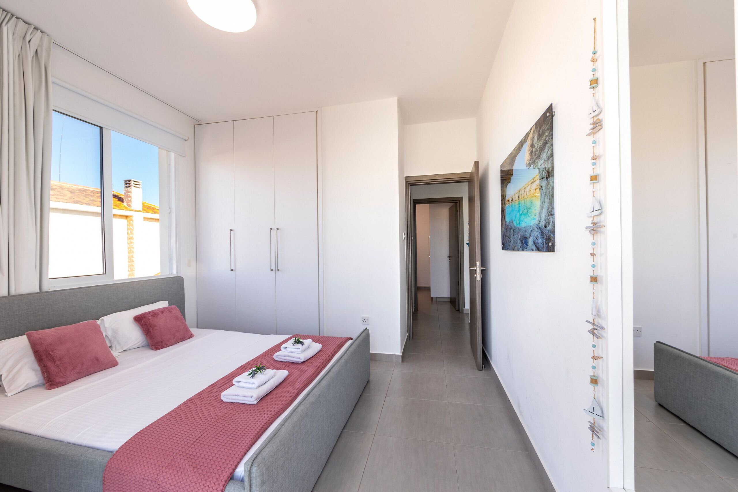 3 bedrooms, in-room safe, iron/ironing board, free WiFi
