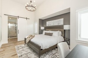 4 habitaciones, tabla de planchar con plancha, wifi y ropa de cama