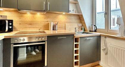 DG in City-Villa: 3 Schlafzimmer, 2 Bäder, Küche