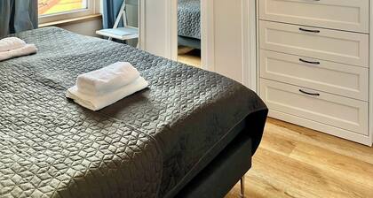 DG in City-Villa: 3 Schlafzimmer, 2 Bäder, Küche