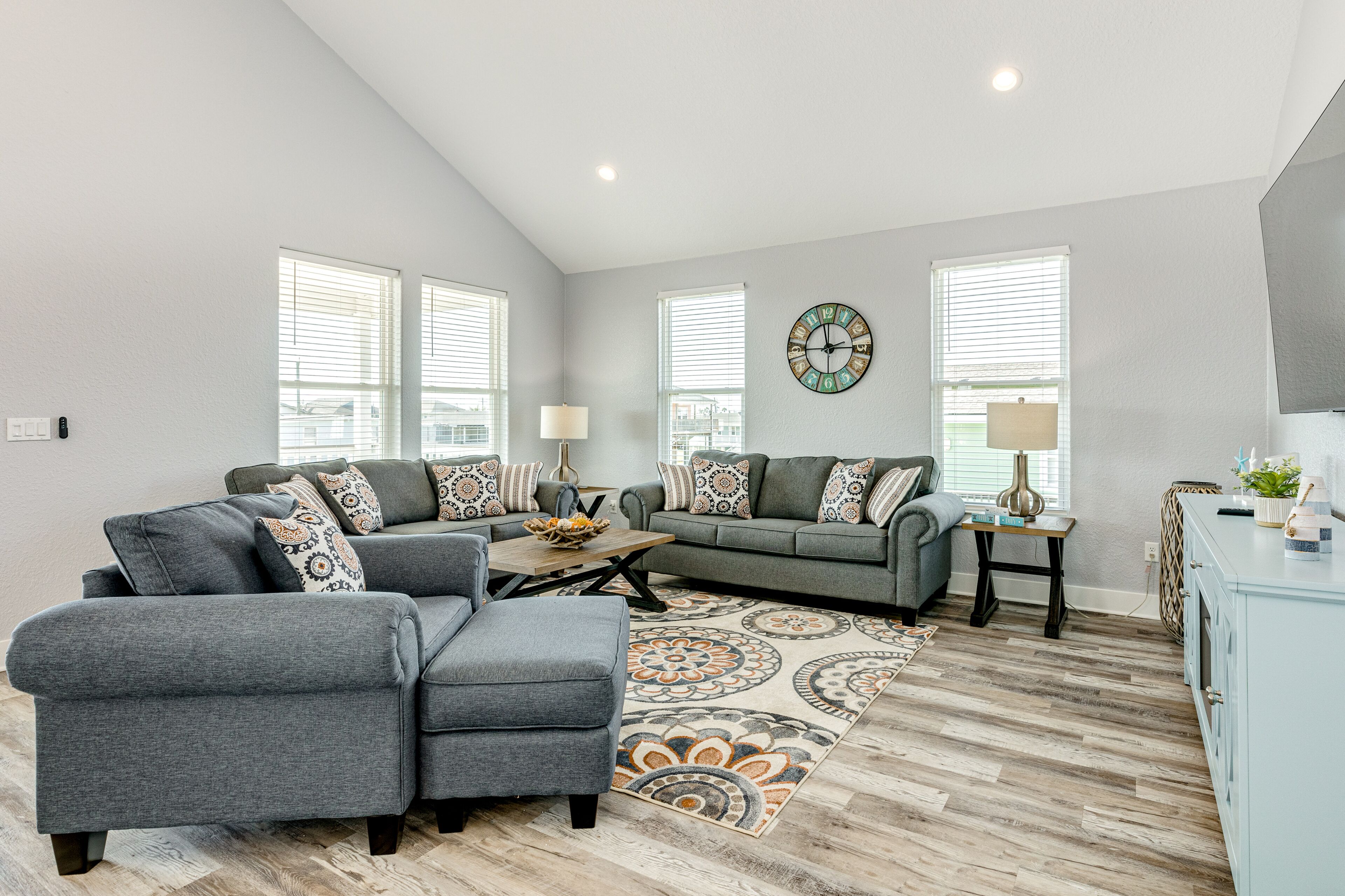 Elevated coastal home with deck, patio, outdoor shower, & fireplace - dogs ok