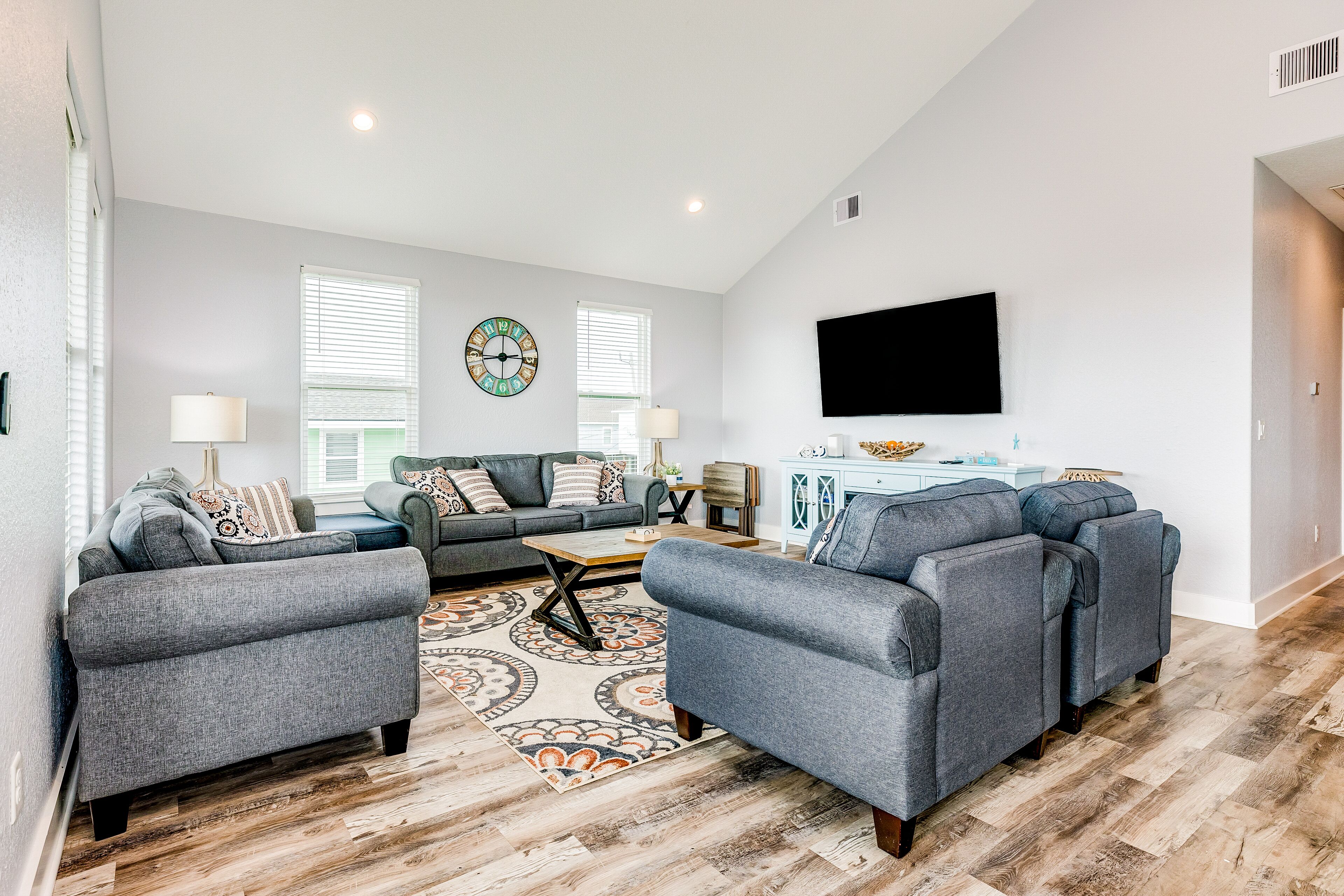 Elevated coastal home with deck, patio, outdoor shower, & fireplace - dogs ok