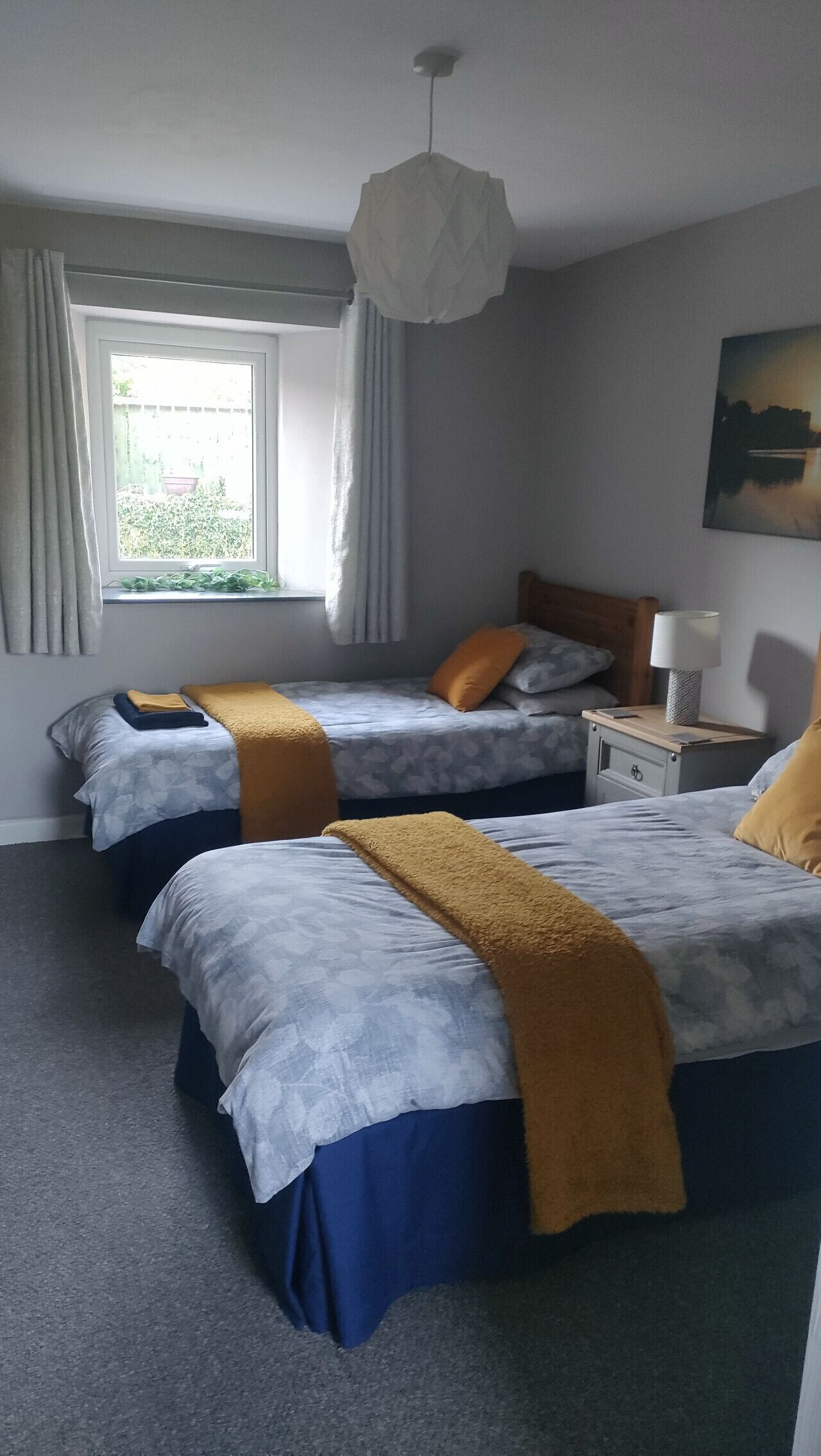 2 habitaciones, escritorio, tabla de planchar con plancha y wifi 