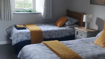 2 bedrooms, desk, iron/ironing board, WiFi