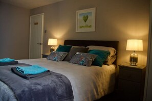 2 dormitorios, escritorio, tabla de planchar con plancha y wifi