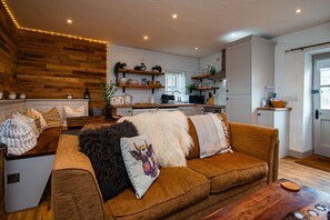 TV, fireplace, stereo