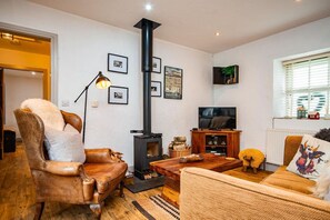 TV, fireplace, stereo