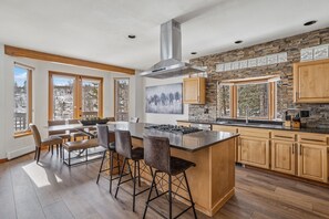 Fridge, microwave, oven, stovetop - Spacious Getaway w/ Mountain Views! Great Rates! (Silverthorne)