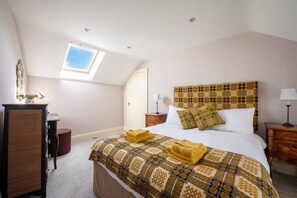 2 bedrooms, desk, iron/ironing board, travel cot