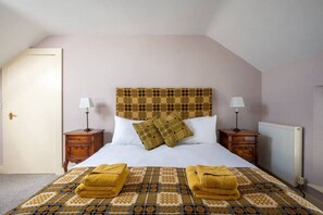 2 soveværelser, skrivebord, strygejern/strygebræt, weekendseng