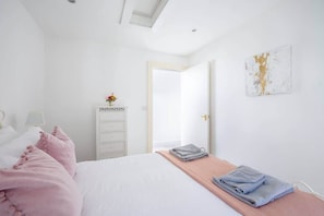 2 chambres, fer et planche à repasser, lit parapluie, Wi-Fi gratuit