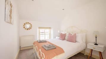 2 bedrooms, desk, iron/ironing board, travel cot