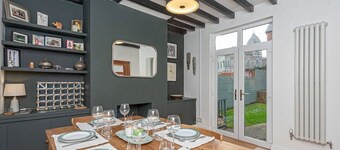 Preswylfa Ruthin · Beautiful Redbrick Home in Ruthin Centre & Parking
