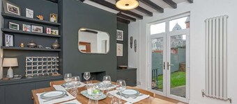 Beautiful Redbrick Home in Ruthin Centre & Parking