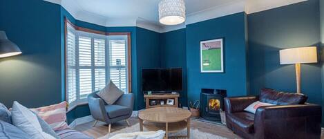 Televisión y chimenea