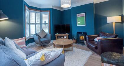 Preswylfa Ruthin · Beautiful Redbrick Home in Ruthin Centre & Parking