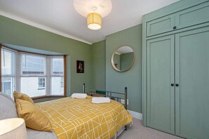 3 bedrooms, iron/ironing board, travel cot, WiFi