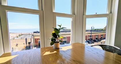 Barry Island Paget House · Barry Island Beachfront Getaway + Private Parking