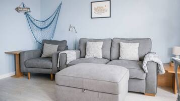 Smart-tv, bøger, stereoanlæg