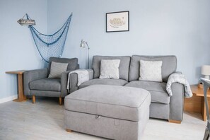 Smart TV, books, stereo