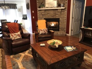 Smart-TV, Kamin, Videospiele, DVD-Player