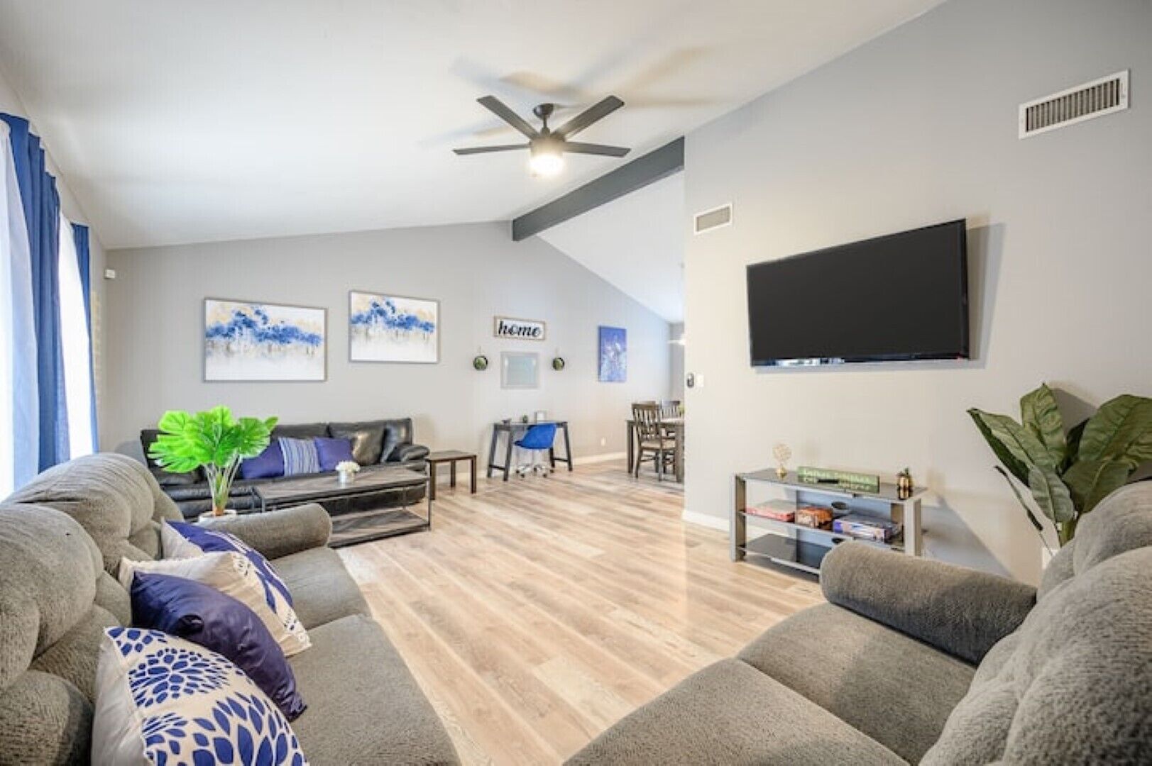 Luxurious HEATED Pool/Spa Home Min From The Strip