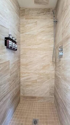 Hair dryer, towels - Creosote House with Private Marble Hot Springs (Twentynine Palms)