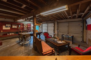 Games room - Newly renovated beach house w/ pool table 5 mins from beach! (Galveston)