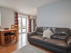 Fireplace - Lowenek (Bodmin)