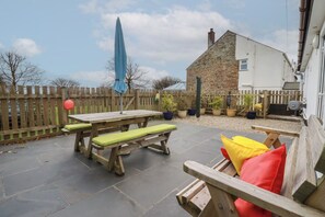 Outdoor dining - Lowenek (Bodmin)