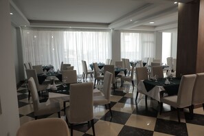 Free daily buffet breakfast  - The Nest Hotel (Addis Ababa)