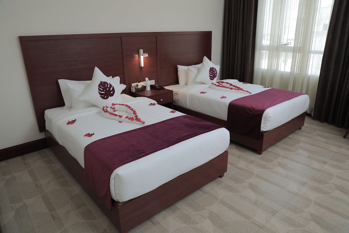 Business Twin Room | 1 bedroom, in-room safe, individually furnished, blackout drapes