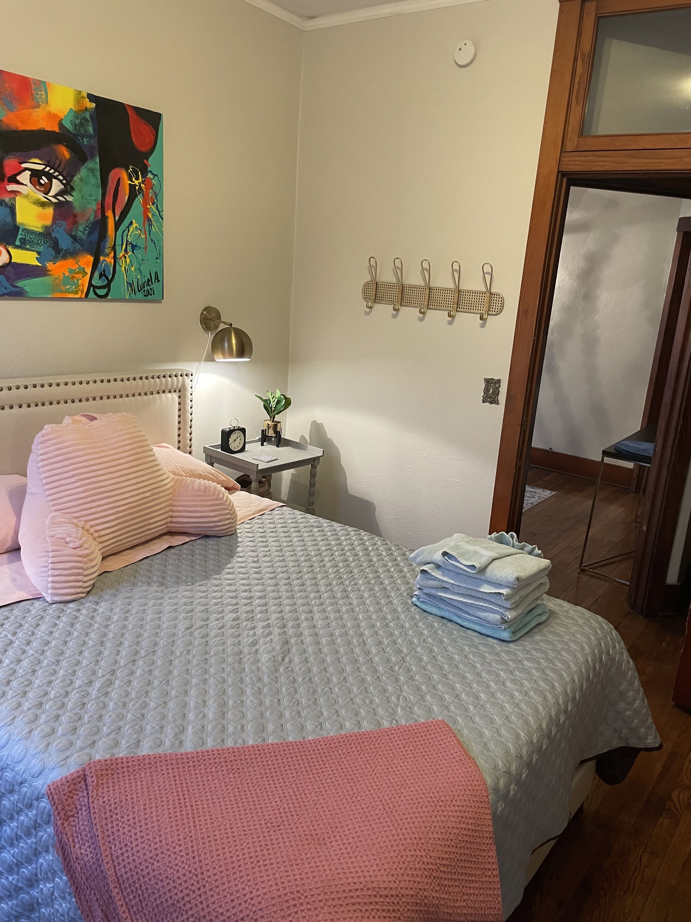 Charming Historic 2BR/1BA in DOWNTOWN EAST DUNDEE