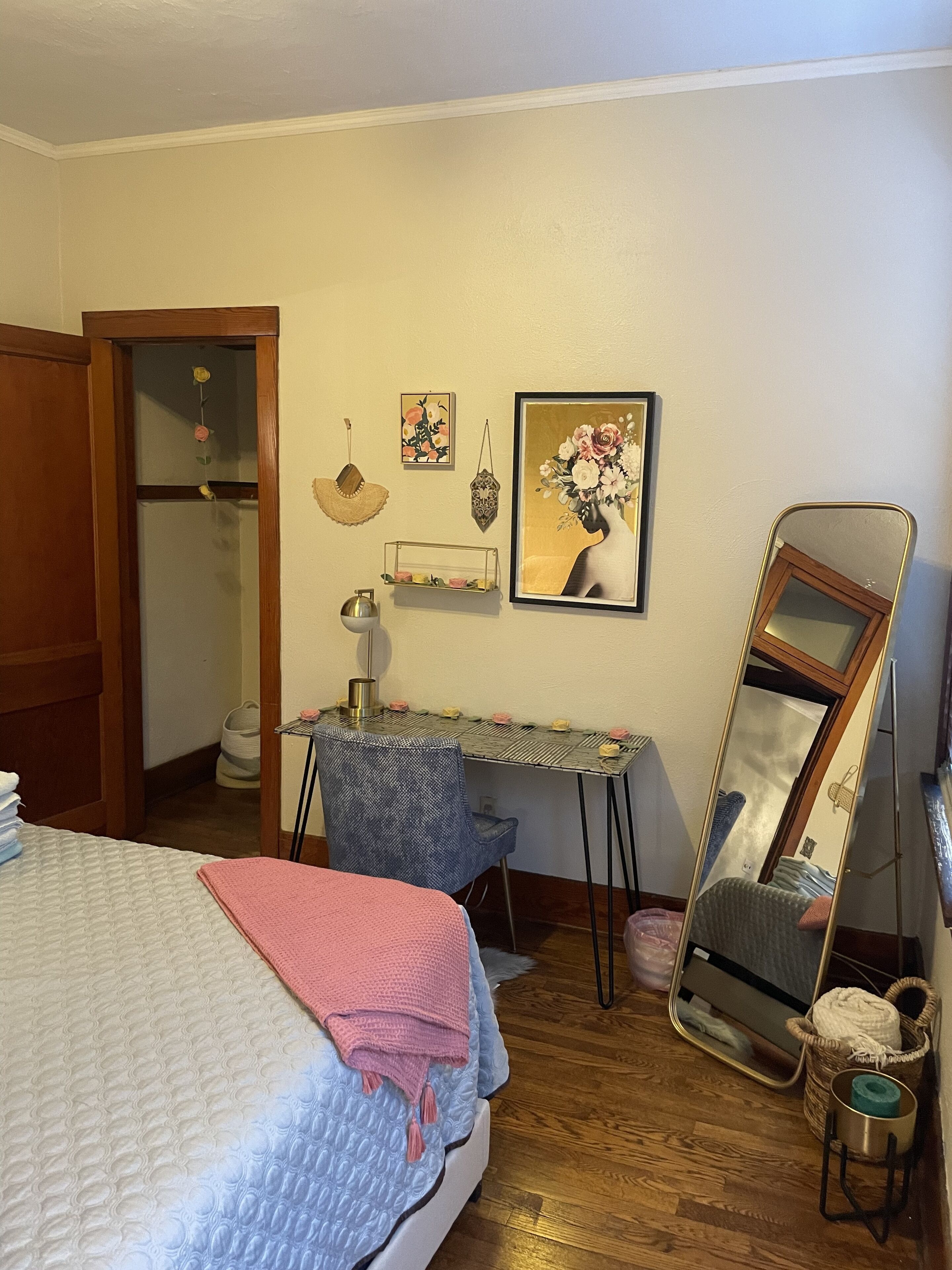 Charming Historic 2BR/1BA in DOWNTOWN EAST DUNDEE