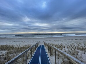 Beach nearby, sun-loungers, beach towels