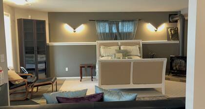 Peace of mind property is a Studio with separate entrance and wet bar