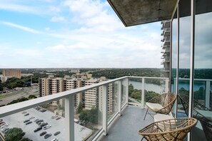 Property grounds - Austin condo on Rainey Street with sunrise-view balcony, rooftop pool & gym (Austin)