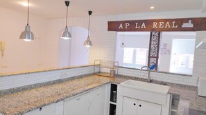 Fridge, microwave, oven, stovetop - Very bright apartment ideal for visiting La Rioja (Nájera)