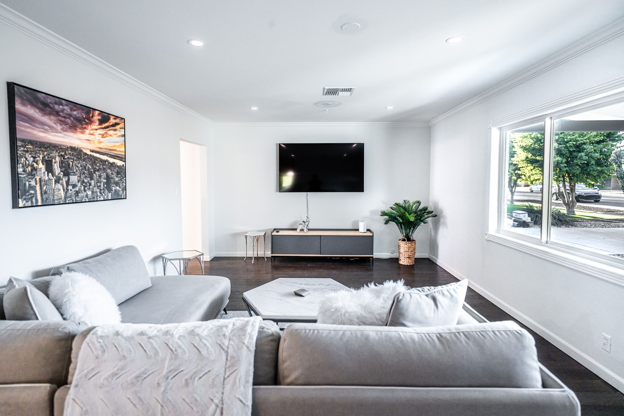 Luxury Home on Windsor!  Near Old Town Scottsdale.  Pool and Games! 