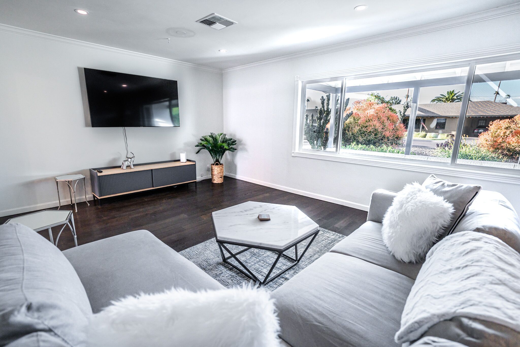 Luxury Home on Windsor!  Near Old Town Scottsdale.  Pool and Games! 