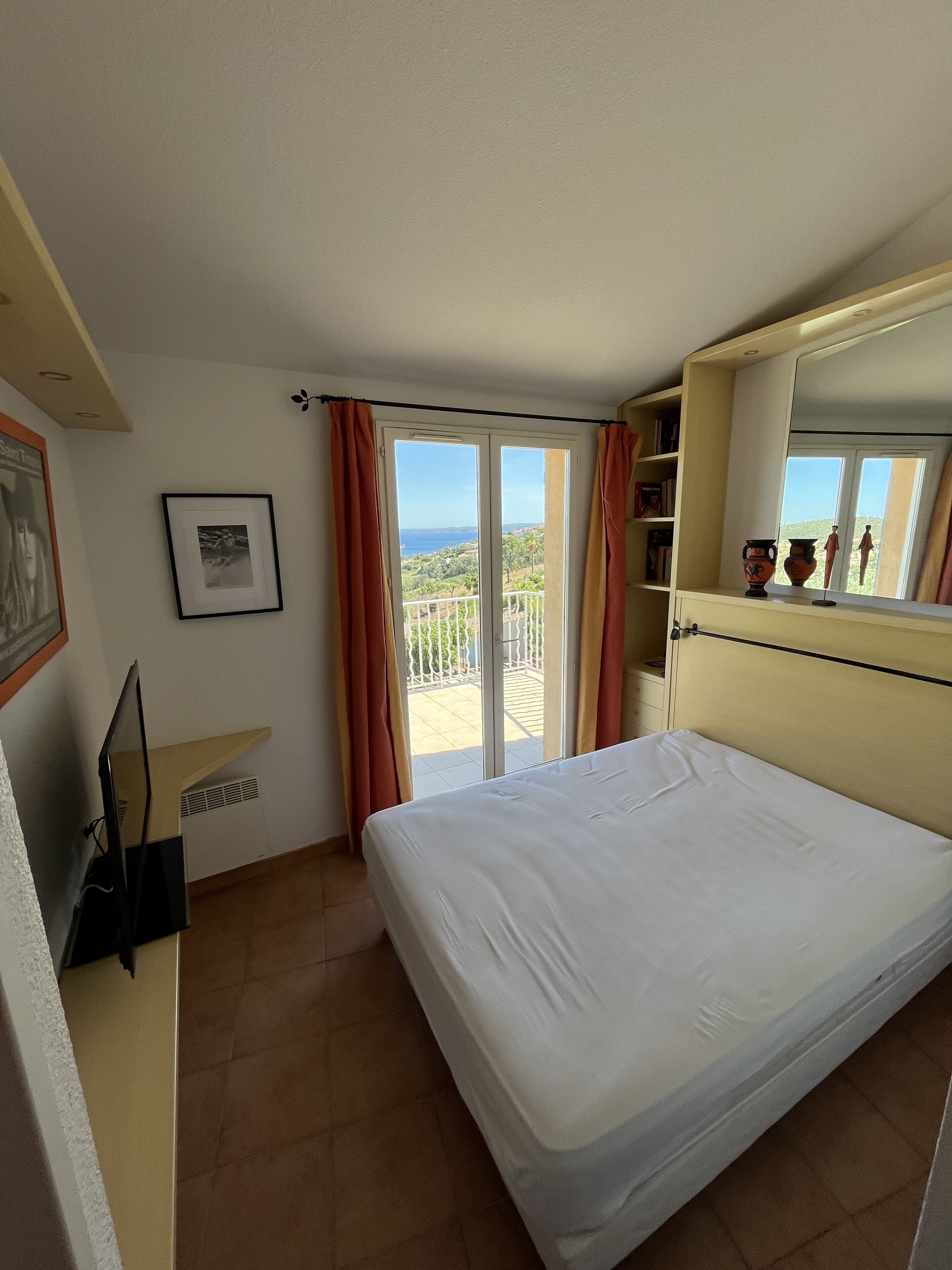 3 chambres, fer et planche à repasser