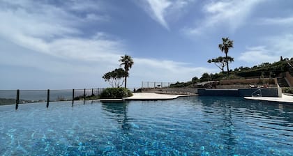 65 m² air-conditioned Mazet with sea view. New in 2023: renovated swimming pool.