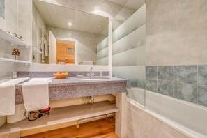 Bathtub