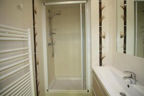 Bathtub - 50m from shops, 4th floor, view lake/mountain, balcony, tv, ski locker, 62m², Tignes (Tignes)