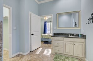 Combined shower/tub, towels, toilet paper