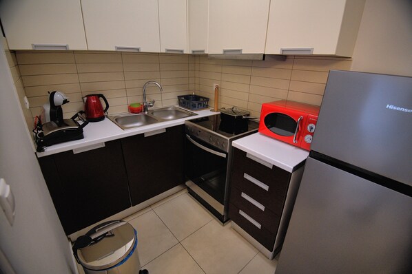 Frigorifero, microonde, forno, macchina per tè/caffè